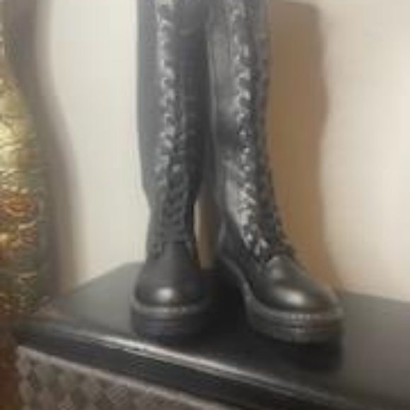Black knee high ladies boots - Picture 3 of 3